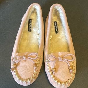 VGUC. American Eagle outfitters moccasin style slippers.